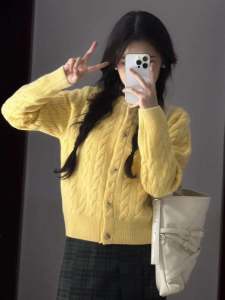 French Retro Yellow Cable Stitch Knitting Cardigan Outwear Female Early Autumn 2024 New Arrival Knitwear Loose Sweater Top