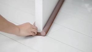 Busa Penutup Celah Bawah Pintu: Penghalang Debu dan Suara