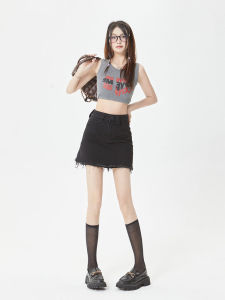 สูง เอว สีดำ ขอบรุ่ย เดนิม กระโปรงมินิ ผู้หญิง ฤดูร้อน 2024 พรางหุ่น ทรงเอ เดรสรัดรูป กระโปรงป้องกันแสงครึ่งความยาว