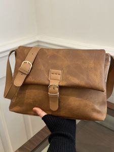 กระเป๋าสะพายข้างหนัง PU ทรงสี่เหลี่ยมขนหนูขนาดกลางสำหรับผู้หญิง ฤดูใบไม้ผลิและฤดูร้อน 2024 กระเป๋าสะพายข้างความจุขนาดใหญ่แบบลำลองสำหรับไปทำงาน