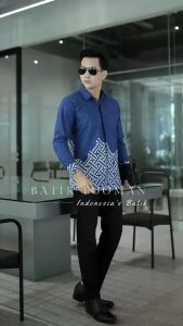 EVANDER Slimfit Navy Blue Baju Pria Kemeja Batik Kerja Lengan Panjang Warna Biru Dongker Bahan Katun Halus Berkualitas