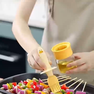 ขวดใส่ซอสโหลแก้ว 2in1 พร้อมแปรงทาเนย ลายน้องเป็ดซิลิโคนสำหรับทำอาหารในครัว Cutie world