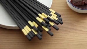 Hộp 10 Đôi Đũa Mạ Vàng Đũa Ăn Chống Trơn Trượt Hàn Quốc cao Cấp Đũa Có Kèm Hộp Đựng