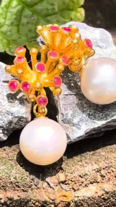 KJ1342 ต่างหูตุ้งติ้งช่อปะการังประดับทับทิม ประดับมุก แป้นเสียบติดหู