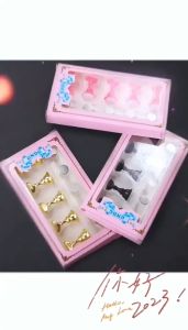 แท่นวางเล็บปลอม 1 ชุด วางได้ 5 เล็บ มี 2 สี