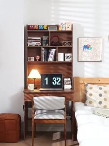 Multifunctional Study Desk With Bookshelves