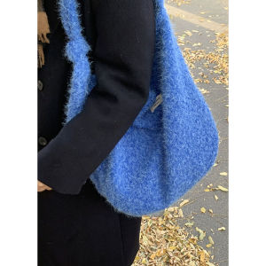 Trendy Red Woolen Bucket Bag Womens Large Capacity Casual Tote Bag Fashionable College Style Soft Plush Handbag for Youth