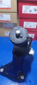 Cao su chân máy sau Altis 2013- MADE IN THAILAND