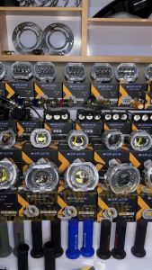 NEW LAMPU TEMBAK SQL 6 MATA 5 MATA LAMPU SOROT LED CREE 2 MATA 3 MATA 4 MATA LENSA PLUS SENJA ANGEL EYE BIRU MERAH LAMPU JAUH DEKAT FLASH 6 MODE SENJA SUPER RIGTH QUALITY MOSCOW LASER GUN SQL ANTI AIR WATERPROOF BODY BESI FOGLAMP INCLUDE BAUT DUDUKAN PNP