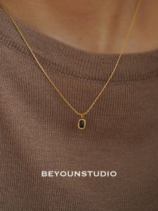Zuoran Black Agate Titanium Steel Ins Trendy Clavicle Necklace Womens Small Elegant Golden Square Fashion Jewelry Accessory
