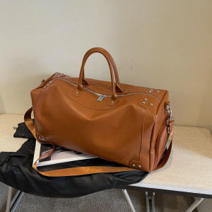 กระเป๋าเดินทางแบบสะพายไหล่แบบหนังนิ่มสไตล์พังก์สำหรับผู้หญิง กระเป๋าใส่ของออกกำลังกายความจุขนาดใหญ่ กระเป๋าเดินทาง กระเป๋าใส่ของสำหรับการเดินทาง