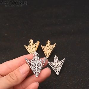 Vintage Triangle Shirt Collar Pin for Men and Women Hollowed Out Crown Brooch Fashion Corner Emblem Jewelry Accessories Fashion Shirt Collar Brooch Pin Corner Buckles Vintage Crown Hollow Pattern for Men Women Corner Clothing Accessories
