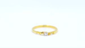 Happy Jewelry แหวนชูเม็ดเดี่ยว ก้านเถาวัลย์พันสวยๆ ทองแท้ 9k 37.5% เพชรเกสร ME800