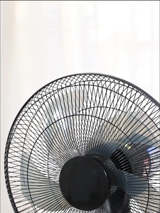 Electric fan ice cube box cooling wonder floor fan household soft sound desktop fan remote control circulating oscillating fan