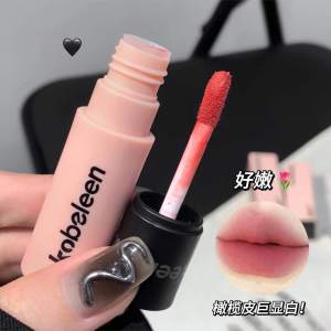 ความอิ่มตัวต่ํา สีนู้ด Lip Glaze Matte Velvet ลิปสติกสําหรับผู้หญิงแต่งหน้าแบบธรรมชาติ นักเรียน ราคาที่เป็นมิตร นุ่ม หมอกสีติดทนนาน