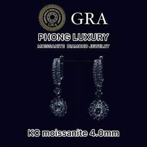 Bông tai nữ kim cương moissanite GRA 4.0mm xi bạch kim vàng trắng PHONGLUXURYJEWELRY