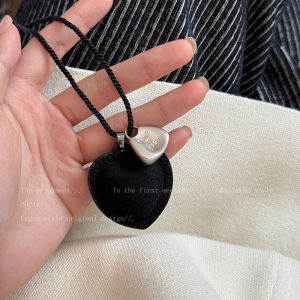 Red Wine Color Leather Heart Pendant Necklace Womens Long Sweater Chain Design Trendy New 2025 Brand Other Home Fashion Jewelry