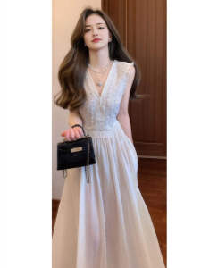 Summer Hot Trend V-Neck Strapless Dress Gentle Style Embroidered Crop Top Maxi Skirt City Commute Casual A-Line Silhouette