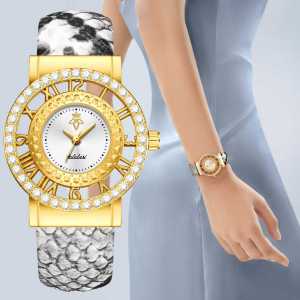 นาฬิกาแฟชั่นสุภาพสตรี สายรัดเพชรใหม่ สร้อยข้อมือหน้าปัดกลวง นาฬิกาผู้หญิง นาฬิกาควอตซ์ธุรกิจหรูหราเบา ๆ