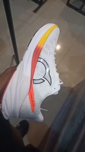 SEPATU RUNNING ORTUSEIGHT HYPERBLAST 2.0