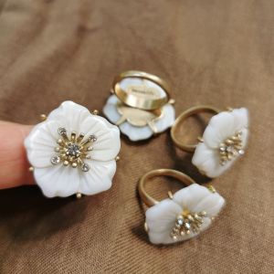 DaVee | Gold-Tone Imitation Mother-of-Pearl Flower White flower ring