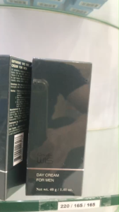 คุณค่าผู้ชาย - โฟมล้างหน้า Wis Facial Foam For Men มี Moisturizer และบูสผิวหน้ากระจ่างใส กิฟฟารีนของแท้