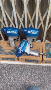 Súng vặn ốc đầu 1/2″ 2 búa lực siết 550N.m Sp-Air SP-2140EX( có bọc cao su)