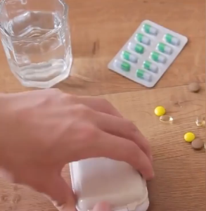 8 Grids Pill Box Medicine Organizer Tablet Storage Box Travel Pill Dispensing Pill Box - 1PC