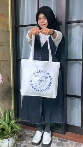 Tote bag Kanvas Aesthetic Kekinian Kpop TXT Totebag Kanvas TXT KPOP penutup Resleting