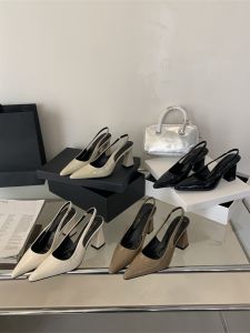 รองเท้าแตะส้นสูงหัวแหลมสไตล์ฝรั่งเศสสำหรับผู้หญิง รองเท้าแตะหัวแหลมสไตล์นางฟ้า รองเท้าแฟชั่นส้นหนา รองเท้าสวมแบบสวมหัว