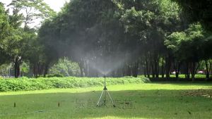 ขาตั้งกล้องหมุนหัวฉีดอัตโนมัติการหมุน360องศาปรับความสูงได้สองทิศทางสเปรย์น้ำแร่สาดขาตั้งกล้องยืดหดได้สปริงเกลอร์ขาตั้งกล้องหมุนอุปกรณ์สปริงเกอร์สวน