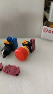 IDEC 22MM EMERGENCY STOP TURN RESET ~ 1NC (YW1B-V4E01R)