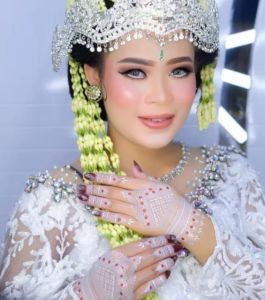HENNA INSTAN PUTIH 1PCS(SUDAH SEPASANG TANGAN) FREE LEM KULIT FREE GLITER FREE MANIK MANIK