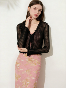 D-PLAY | Áo Cardigan Đen Cổ V Ôm Body Thêu Ren