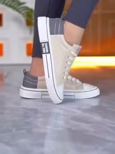 รองเท้าผู้ชาย ลายพิมพ์ย้อนยุค มีสไตล์และระบายอากาศได้ดี พื้นรองเท้าอ่อนนุ่มสบาย