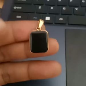 Top !! liontin Titanium Kotak batu hitam Gold Terbaru dan 2023 kekinian cantik elegan dan anti karat Liontin tanpa kalung wanita anti hitam dan anti luntur model terbaru dan terlaris