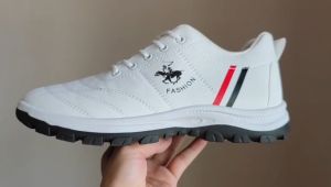 รองเท้าวิ่งแฟชั่นผู้ชาย ใส่สบาย บุอย่างนุ่ม กันลื่น ผูกเชือกแน่น เหมาะสำหรับผจญภัยกลางแจ้ง ใส่ได้ทุกฤดู