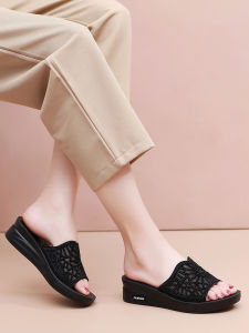 2025 New Summer Soft Bottom Anti-Slip Water Diamond Mid-Aged Mother Sandals Casual Style Fish Mouth Toe Platform Heel Ladies Slippers