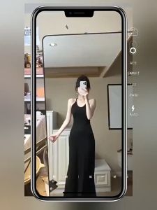 RedBeauty🌹ชุดเดรสคอฮอลเตอร์เปิดหลังสุดเซ็กซี่สำหรับผู้หญิง 2025 ฤดูร้อนใหม่ เอวเข้ารูป พร้อมแผ่นรองหน้าอก สายเอี๊ยม กระโปรงยาว