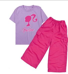 Stelan anak perempuan gambar karakter Barbie viral terbaru //setelan anak cewek dtf Barbie Cotton combet 24s//Stelan anak Cewek masa kini//stelan anak wanita usia dari 2 thun - 12 thun //Stelan anak cewek CASUAL