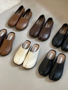Clunky Heel Black Deep-cut Tabi Shoes