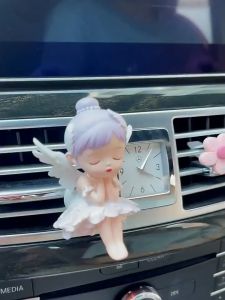 Kẹp khe gió hình búp bê dễ thương trên xe ô tô - Cài cửa gió điều hòa sáp thơm xe New 2024