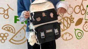 ยินดีต้อนรับ กระเป๋าเป้สะพายหลัง น่ารัก ความจุขนาดใหญ่ สไตล์เกาหลี สําหรับนักเรียน (เข็มกลัด 2 ตัว)