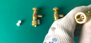 Fluorine filling safety valve R410A R22 and other refrigerant charging valve | Explosion-proof liquid safety adapter | Flow control ball valve | Air conditioning manifold gauge set accessories