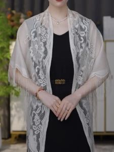 Summer Lightweight Lace Triangle Scarf Versatile Casual Fashionable Sunshade Shoulder Shawl Breathable Multi-Functional Womens Accessory