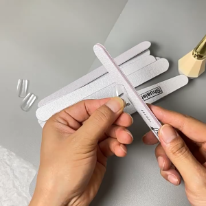 ตะไบเล็บ ใช้ได้สำหรับผู้เริ่มต้น / มืออาชีพ ล้างทำความสะอาดได้ 3 สีให้เลือก ตะไบขัดเล็บ ตะไบฟองน้ำ