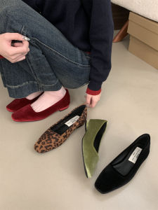 รองเท้าส้นแบนหัวเหลี่ยมผ้ากำมะหยี่สไตล์ฝรั่งเศสสำหรับผู้หญิง รองเท้าแตะแบบสวมสบาย รองเท้าลำลอง รองเท้าบัลเลต์ รองเท้าคุณย่า รองเท้าแฟชั่น