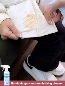 อิมัลซิไฟเออร์สำหรับเสื้อผ้า น้ำยาทำความสะอาดคราบน้ำมันบนเสื้อผ้า น้ำยาขจัดคราบบนเสื้อผ้า สเปรย์ขจัดคราบบนเสื้อผ้า ปราศจากน้ำ โฟมทำความสะอาด ทำความสะอาดคราบน้ำมันบนพื้นผิวเสื้อผ้าอย่างมีประสิทธิภาพ ไม่ทิ้งร่องรอย ขาวโดยไม่ทำลายเสื้อผ้า
