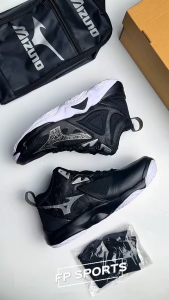 Sepatu Voli Mizuno Momentum 3 MID terbaru 2025 nyaman dipakai dan berdecit keras