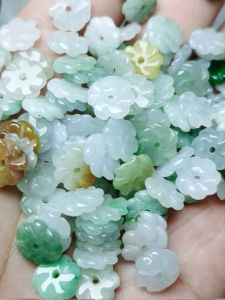 DIY ชิ้นส่วนอ่อนๆ ของมังกรพม่าธรรมชาติ a สามสี ลูกปัดสีสันสดใส ดอกไม้โชคดี อุปกรณ์ทำเครื่องประดับ